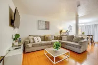 Elegant 5-Bedroom Riverside home with BBQ, AC, WiFi, Fitness, amenities and more