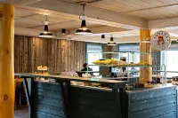 Pine Bungalows - breakfast