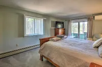 Cozy Bartlett Condo 1 Mi to Attitash Ski Resort! - balcony