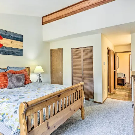Winter Park Condo w/ Hot Tub, 3 Mi to Slopes!