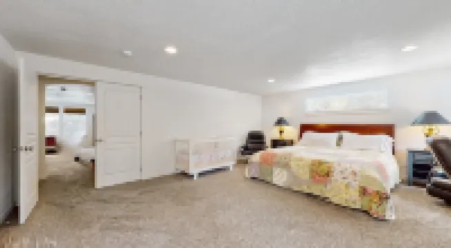 Magnificent Creater Road Retreat with 6 bedrooms and 3 bathroom on 1.2 acres.