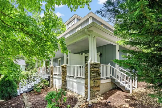 Suite 3, Quick Stroll to Downtown Black Mountain