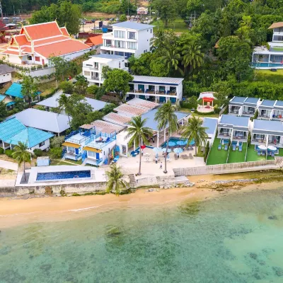 Three Trees Samui Resort - Sarocha Villa Hotels near Hua Thanon