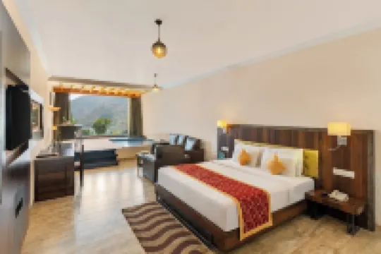 Via Lakhela Lakeview Resort & Spa