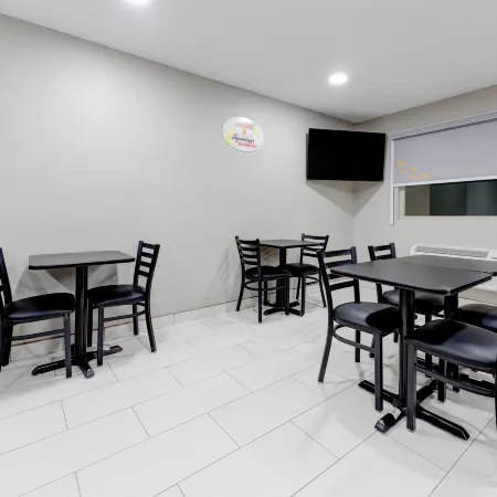 Super 8 by Wyndham Lubbock Airport
