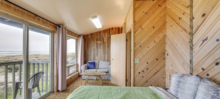 Sanderling Sea Cottages, Unit 3 w/ Private Balcony Hotels in Waldport