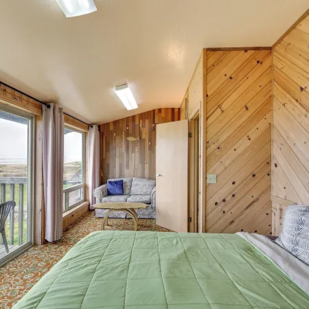 Sanderling Sea Cottages, Unit 3 w/ Private Balcony