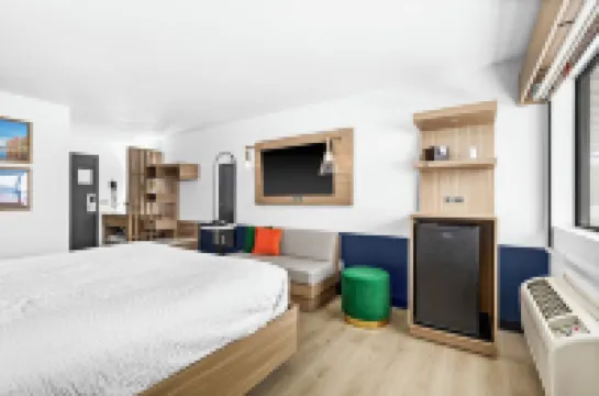 Superior & Sage Hotel