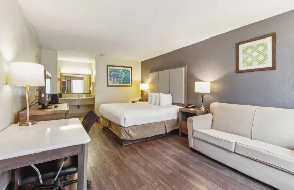 霍馬華美達酒店