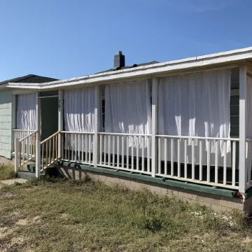 Queen Anne's Revenge at the Beach 3 Bedroom Cottage by RedAwning