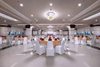 CK Tanjungpinang Hotel and Convention Centre - Завтрак