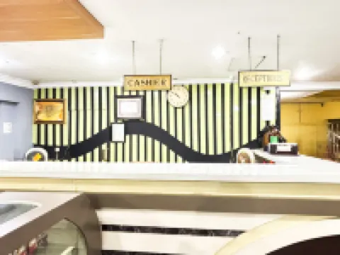 Hotel Pasar Besar RedPartner near Tugu Pahlawan Hotels in Bubutan