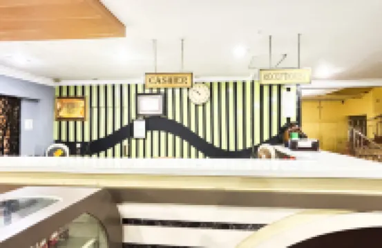 Hotel Pasar Besar RedPartner near Tugu Pahlawan