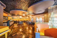 Dreamland Oasis Hotel - bars