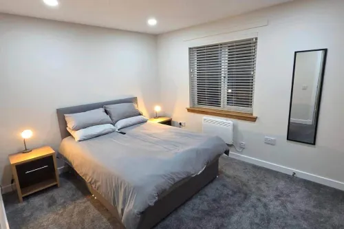 2 Bed House Sleeps 5 -Private Garden - 2-Star