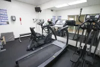 Royal Scot Hotel & Suites - gimnasio