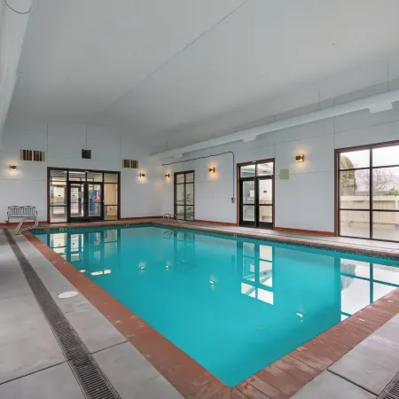 Rogue Regency Inn & Suites