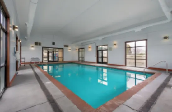 Rogue Regency Inn & Suites