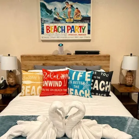 Tropical Spa Studio, Jacuzzi, Kitchen, Sparks