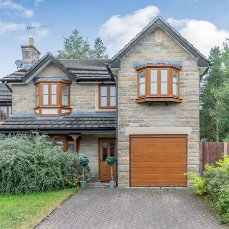 2 Carr Farm Close