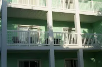 "Luxurious Villa" 2 Bedroom / 2 Bath Hotels in 