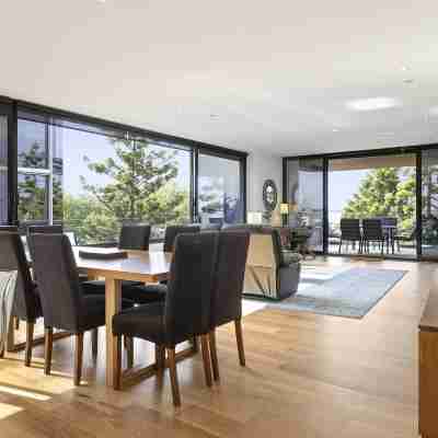 Waterfront Apartment With Stunning Bay Views Rooms