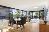 Waterfront Apartment With Stunning Bay Views - جاكوزي