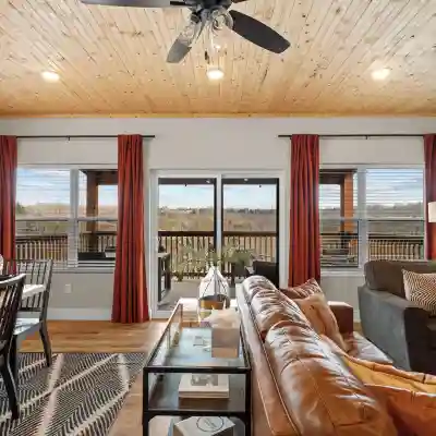 The Roost Hot Tub, Fire Pit Rooms