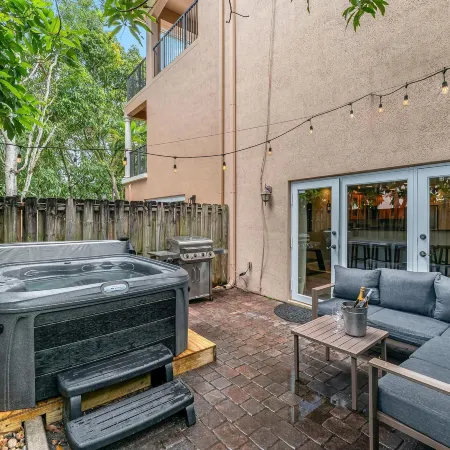 Salty Fox 5BD Oasis w Spa Beach Downtown