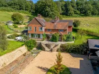 Incredible Countryside Getaway With Tennis Court Hotels in Godalming