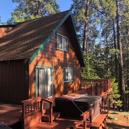 The Cabin Life- Dog Friendly w/3BR+loft & Hot Tub