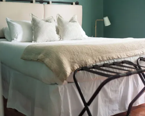Cozy Cottage on Main. Halfway between the Ark and Creation Museum! Hotels in Walton