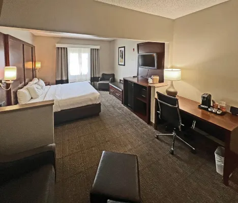 Comfort Suites Peoria Sports Complex - 2-Star