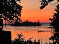 Charming studio in lovely Topping with AC, WiFi that has stunning water views! Hotels in Middlesex County