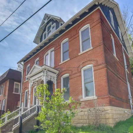Historic Dubuque Gem < 1 Mi to Downtown!
