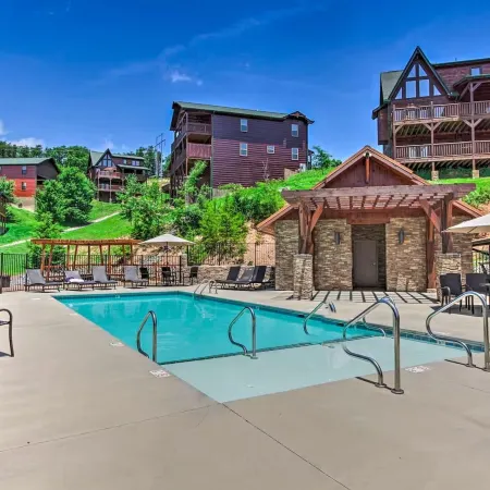NEW Lux 4 BR Pigeon Forge Dollywood Hot Tub