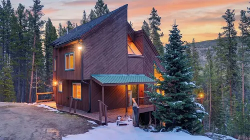 Blue River Hideout by Avantstay Private Hot Tub + Fire Pit + Sunroom + Mountain Views - Country Houses