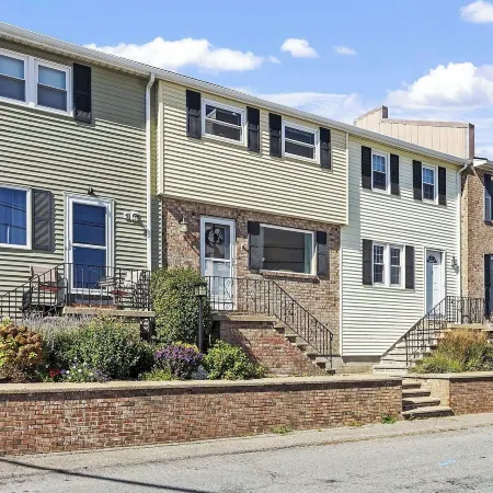 Steps to Shore! Family-friendly Getaway in Hampton