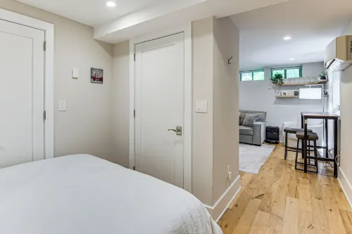 Walkable DC Stay! Stylish Studio in Adams Morgan - Condos