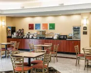 Comfort Suites Near Indianapolis Airport - Desayuno