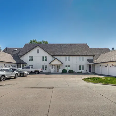 Explore Lincoln! Pet-friendly Retreat w/ Patio
