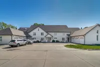 Explore Lincoln! Pet-friendly Retreat w/ Patio - Condos