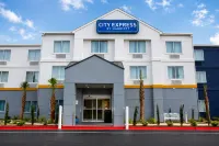 City Express By Marriott Lafayette - ที่มีสระว่ายน้ำ