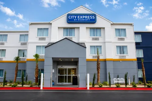 City Express By Marriott Lafayette - ที่มีสระว่ายน้ำ