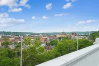 Spacious 7-bedroom house- unique history, modern comforts and incredible views - วิว