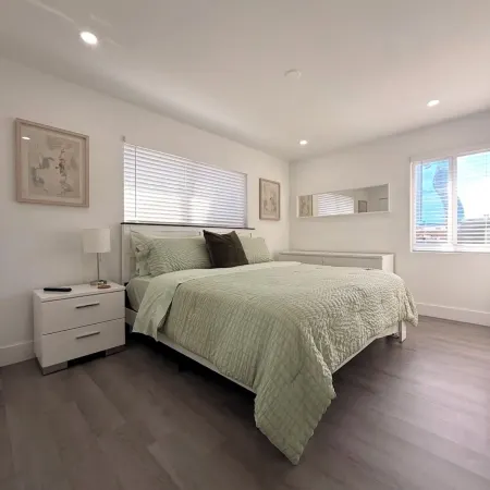 3Br Guitar House + Poker Lounge Near Hard Rock