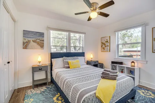 1 Mi to Gulf Coast! Couples Retreat in Long Beach - Wi-Fi