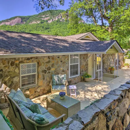 Stunning Mtn Views! Group Getaway in Chimney Rock