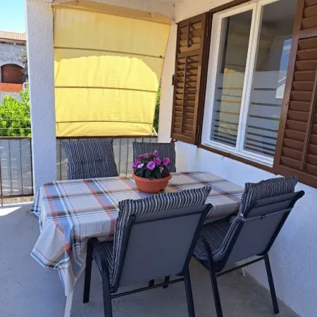 Apartment Jela Hotels in Postire