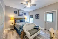 Outdoor Entertainment Space Home in McQueeney - Homestays